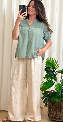 Opal bluse med broderi og knapper khaki LikeLondon