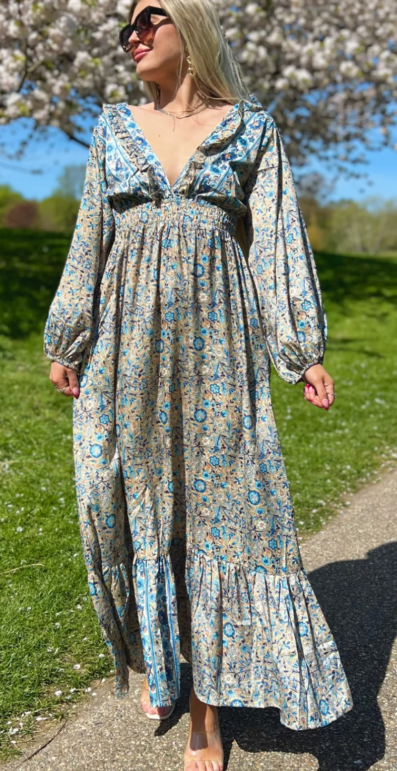 Pamala kjole i silke med flæseudskæring og bindebånd i ryggen sand LikeLondon