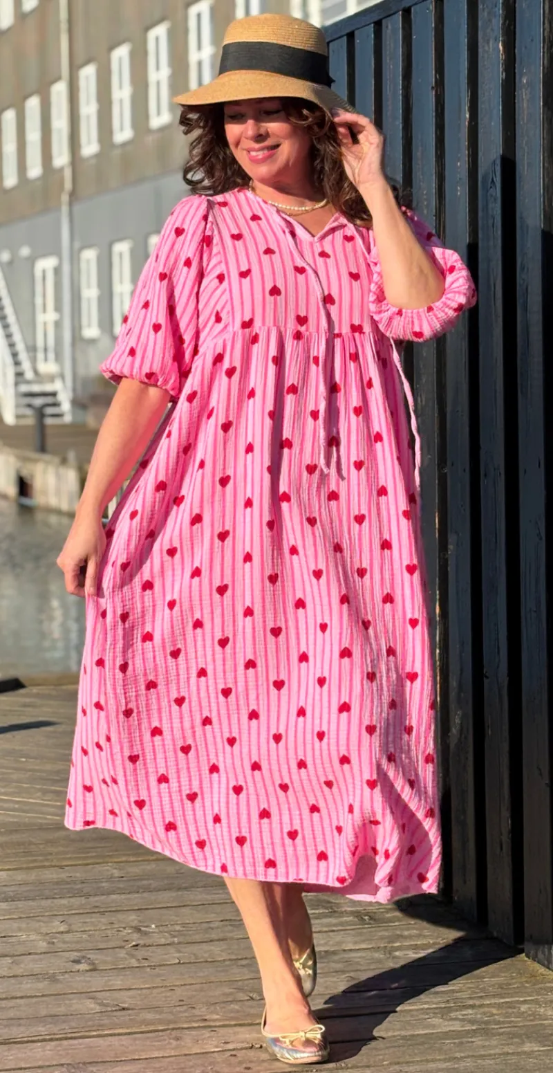 Pauline kjole med striber og hjerter pink LikeLondon