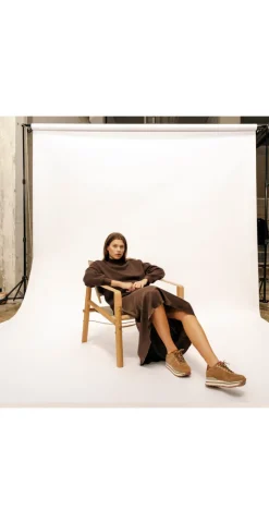 Plateau sneakers i ruskind latte