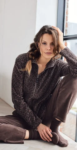 Pyjamassæt i velour med print brun