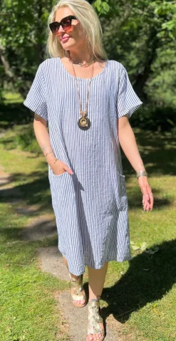 Ragna kjole med striber og lommer hvid LikeLondon