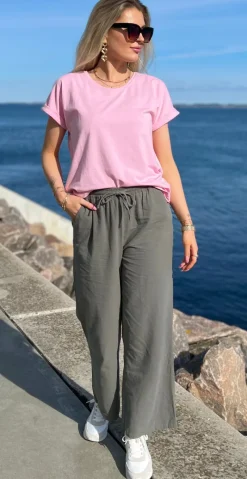 Sally buks med elastik i taljen og lommer khaki Likelondon
