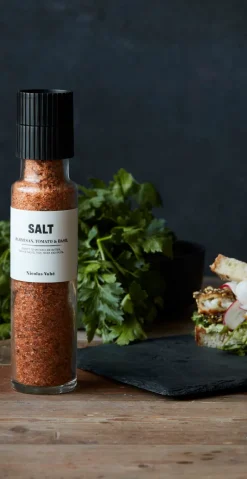 Salt med tomat, parmesan og basilikum