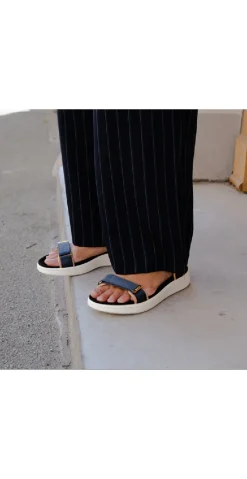 Sandal med velcro i navy