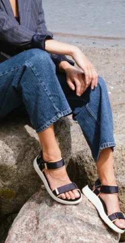 Sandal med velcro i navy