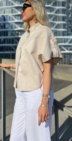 Sherry kort jakke i ruskindslook med korte ærmer beige LikeLondon