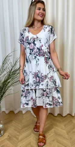 Simone kjole i 2 lag med blomsterprint hvid LikeLondon