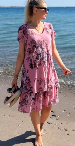 Simone kjole i 2 lag med blomsterprint rosa LikeLondon