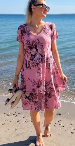 Simone kjole i 2 lag med blomsterprint rosa LikeLondon