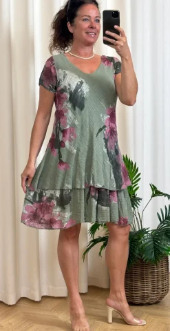 Simone kjole i 2 lag med store blomster khaki LikeLondon