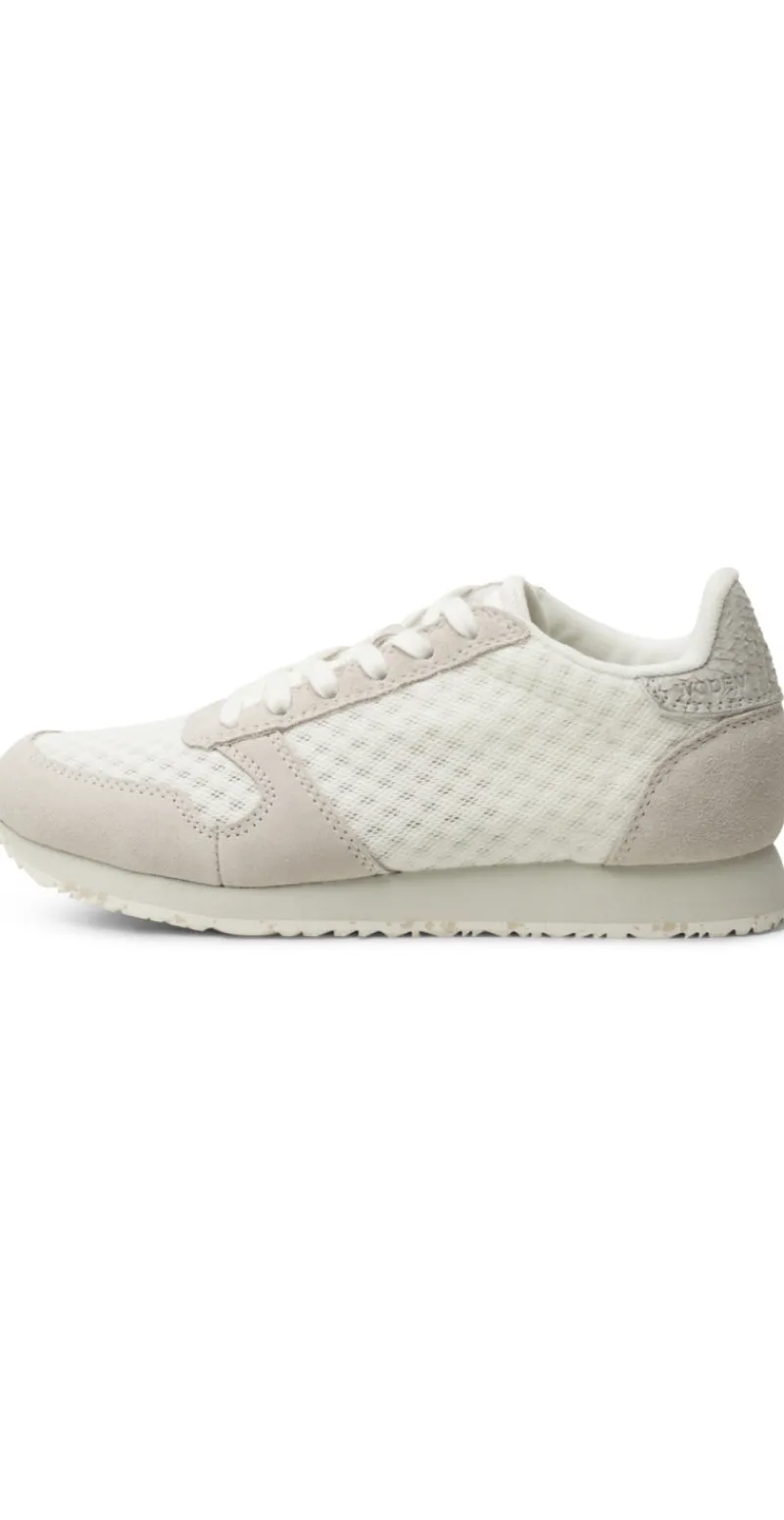 Sneakers med snørebånd og skind i blanc de blanc