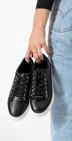 Sneakers med snørebånd sort