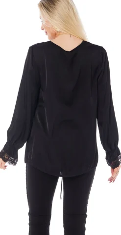 Soffi satinbluse med blonder sort LikeLondon