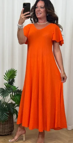 Sussie lang kjole med struktur og flæseærmer orange LikeLondon