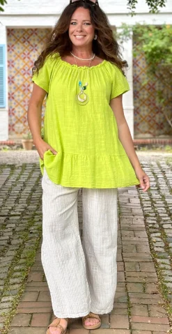 Tia bluse med rund hals, peplum og halskæde lime LikeLondon