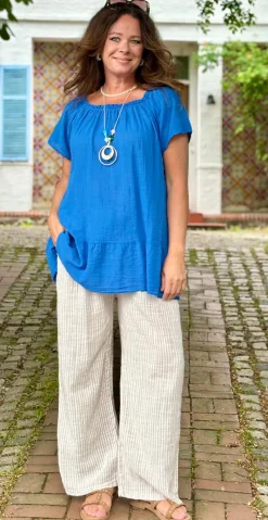 Tia bluse med rund hals, peplum og halskæde royalblue LikeLondon