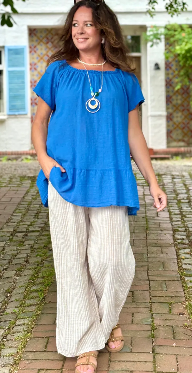 Tia bluse med rund hals, peplum og halskæde royalblue LikeLondon