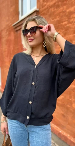 Tiffany bluse med guldknapper sort LikeLondon