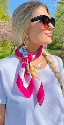 Tørklæde med blade og kornblomster pink LikeLondon