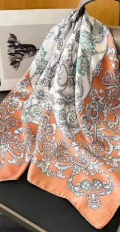 Tørklæde med rokokomønster orange LikeLondon