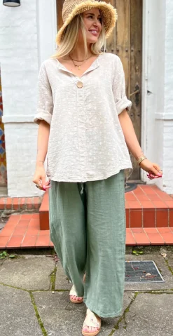 Vibe bluse med prikker og træknap beige LikeLondon
