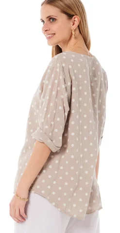 Vibe bluse med prikker og træknap beige LikeLondon