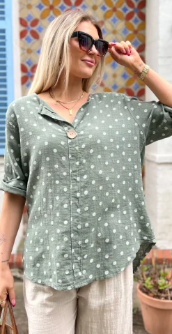 Vibe bluse med prikker og træknap khaki LikeLondon
