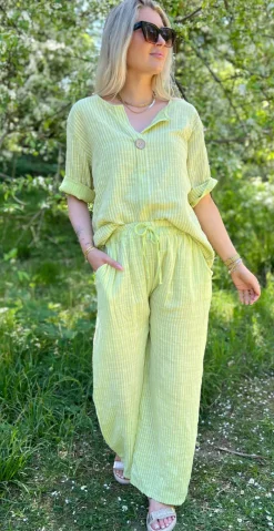 Vibe bluse med striber og træknap lime LikeLondon