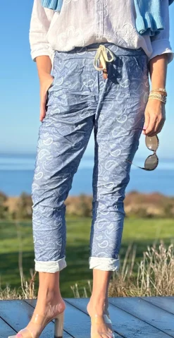 Wendy denimbukser med paisley print dark denim LikeLondon