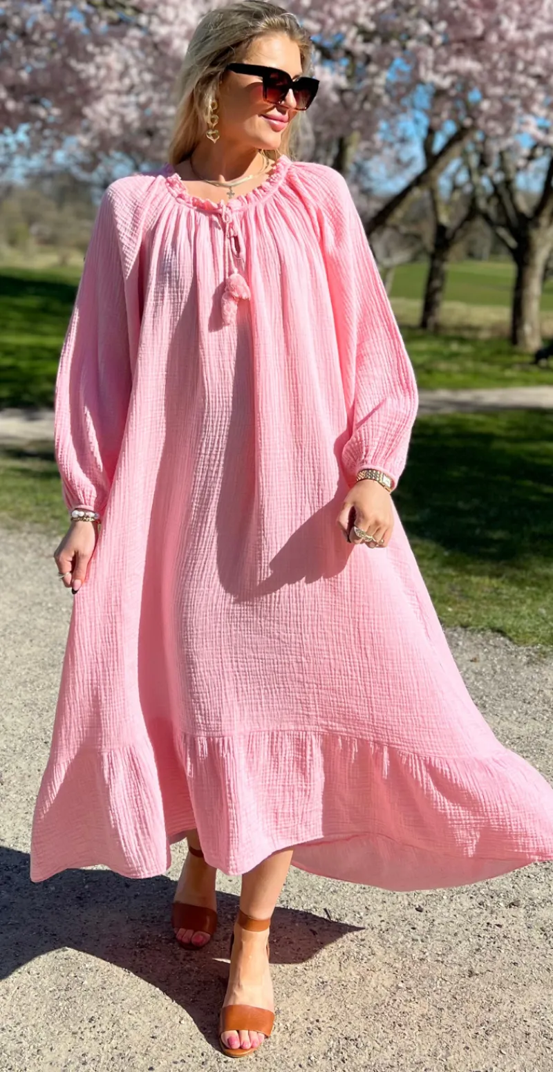 Wiki kjole med snørre og vidde ved ærmer rosa LikeLondon